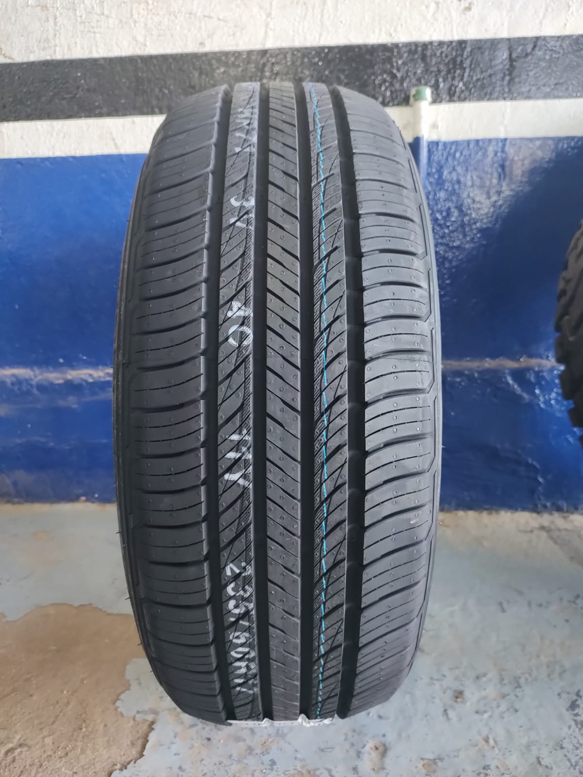 LLANTA 235/55R20 KUMHO HP71 102H