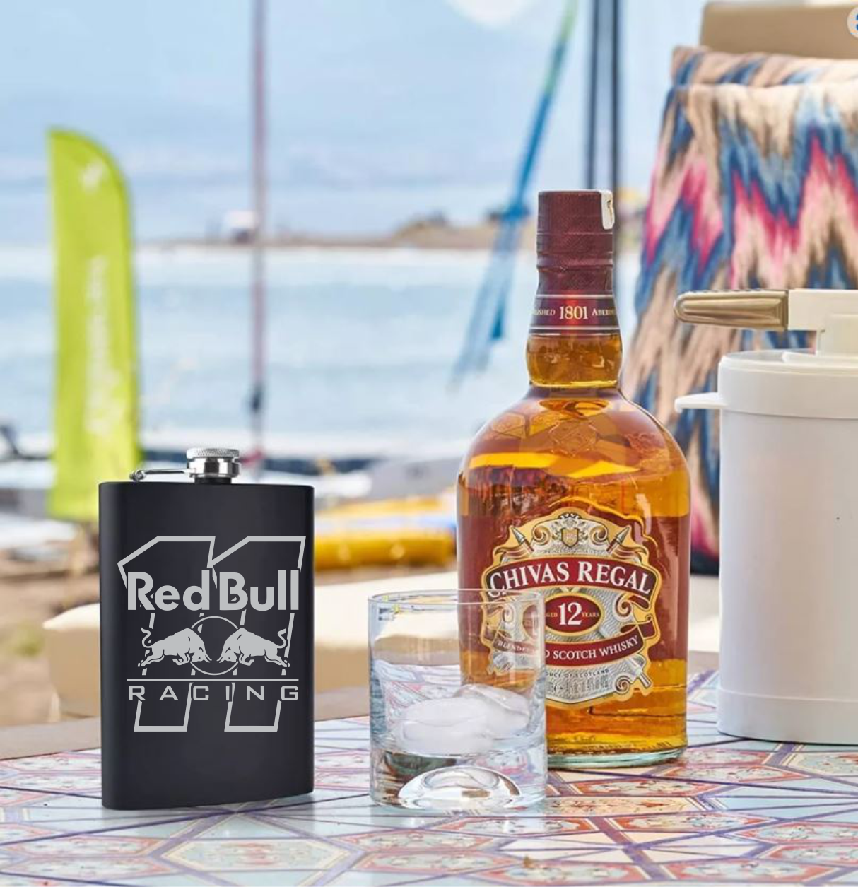 Licorera acero inoxidable capacidad 8oz (230ml) vaso shot y embudo incluido modelo Red Bull Checo Perez