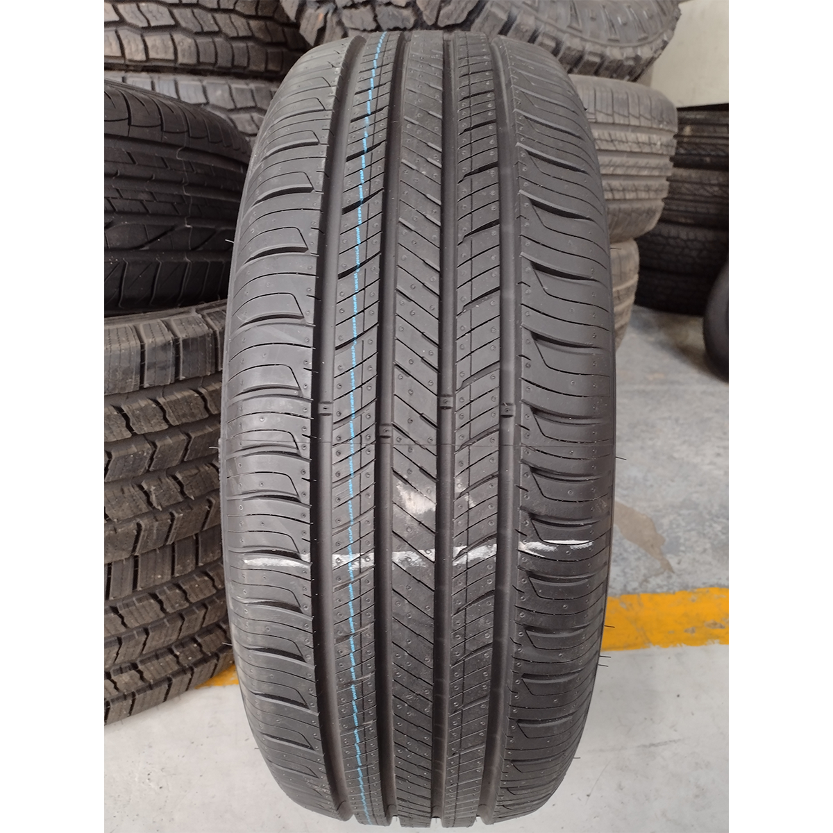 PAQUETE 2 LLANTAS 215/45R18 HANKOOK H436 89V