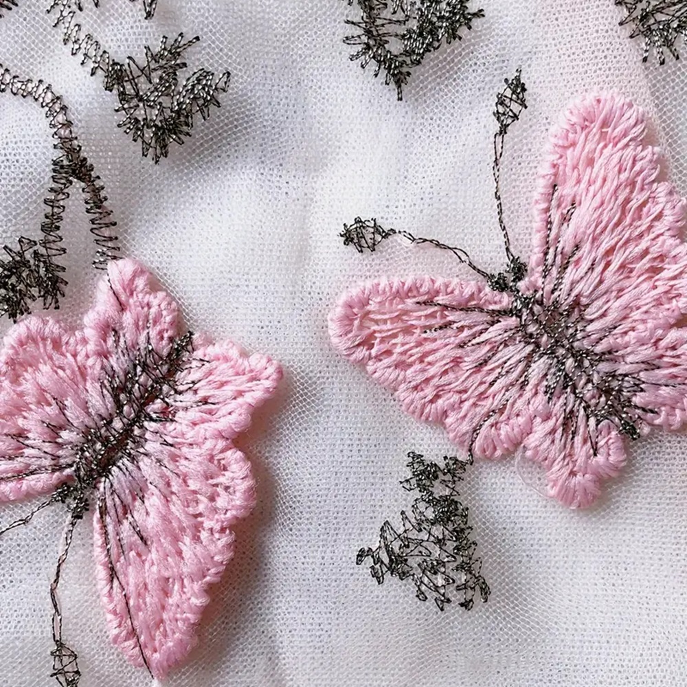 Body con tirantes rosa.