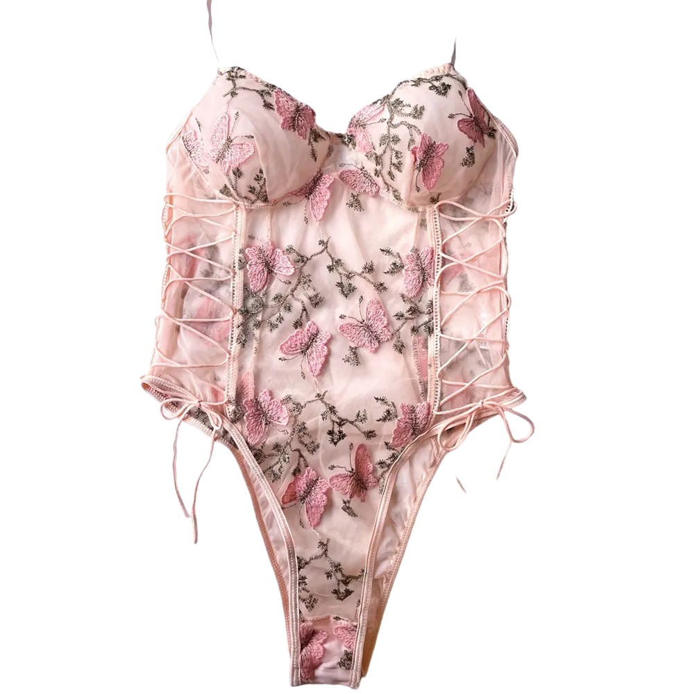 Body con tirantes rosa.