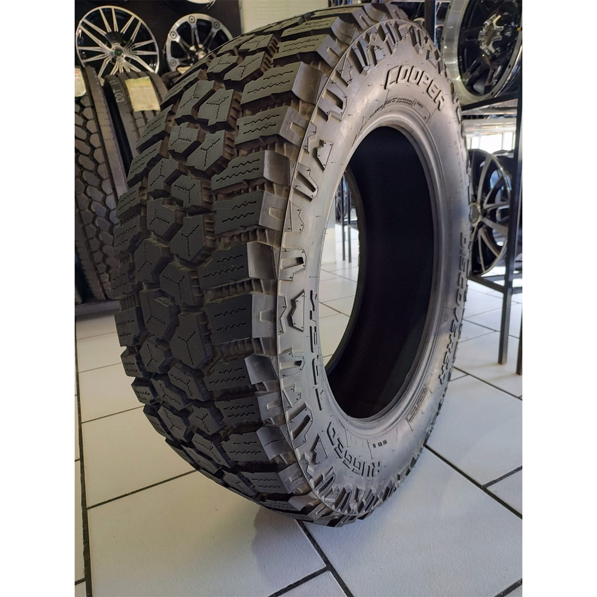 LLANTA 275/55R20 COOPER DISCOVERER RUGGED TREK 117T.