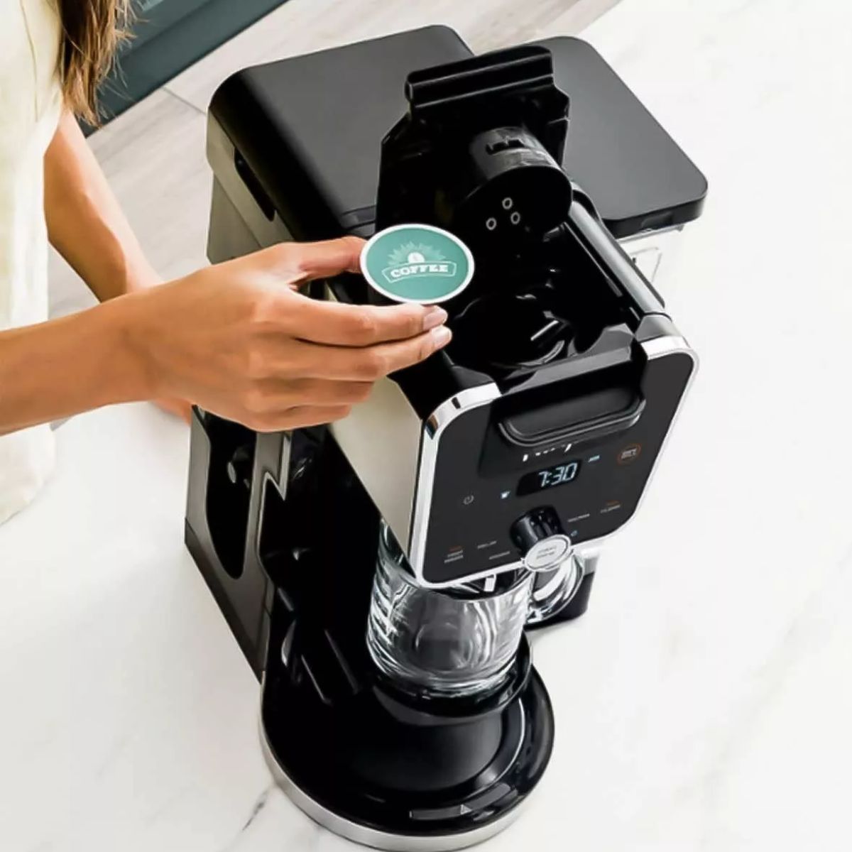 Cafetera DualBrew System Ninja Cápsulas y Molidos 14 Tazas CFP451 con espumador 