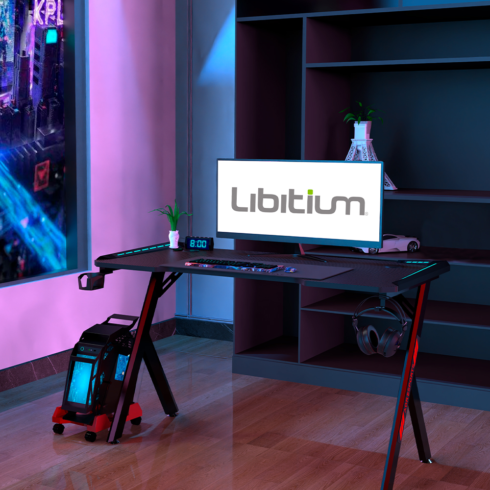 Escritorio Gamer RGB ideal para juegos y streaming.