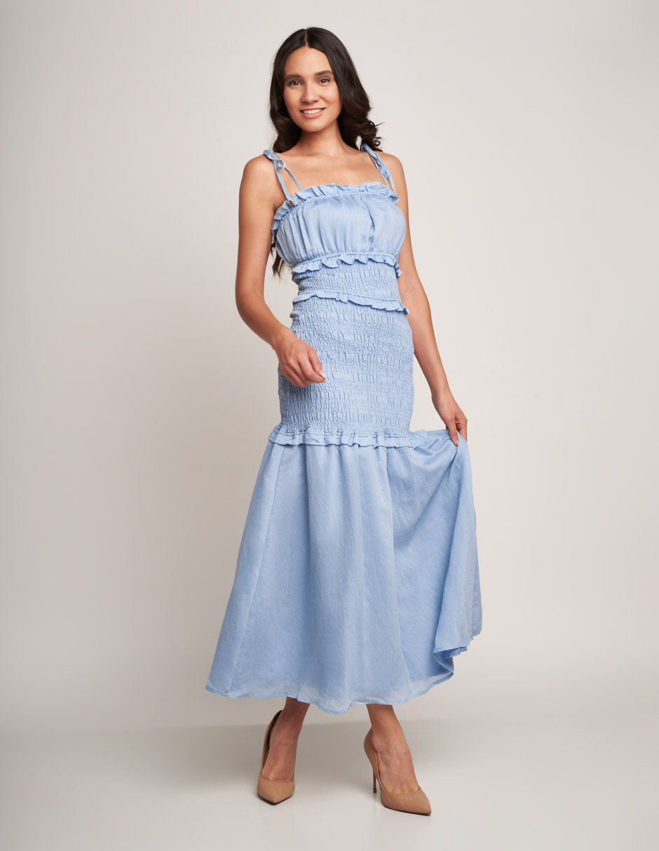 Vestido largo azul claro con smock: estilo fresco y encantador para cualquier ocasión