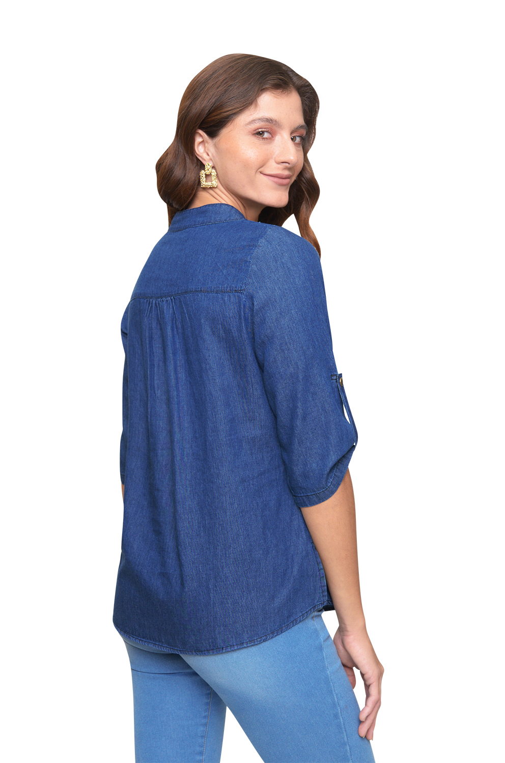 Blusa Color Azul Medio, Tela Mezclilla Delgada, Algodón, Corte Recto, Manga Tres Cuartos con Botón Habilitado, Cuello Mao, Botones en Escote, Bordado Decorativo Floral