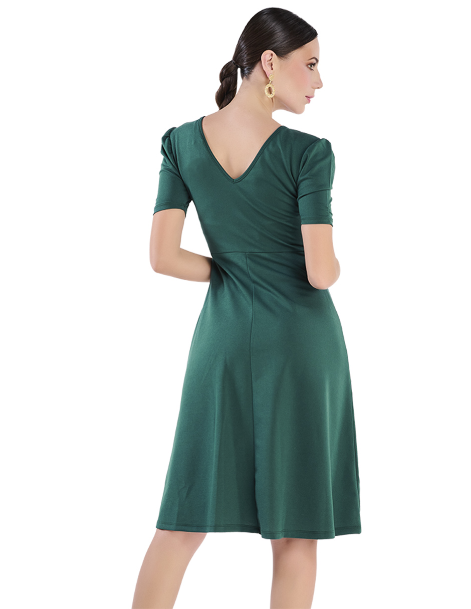 Vestido Formal, Color Verde Botella, Tela Stretch, Manga Corta con Volumen, Cuello V, Botones Decorativos, Largo Midi, Abertura Frontal en Falda, Plisado Decorativo en Busto