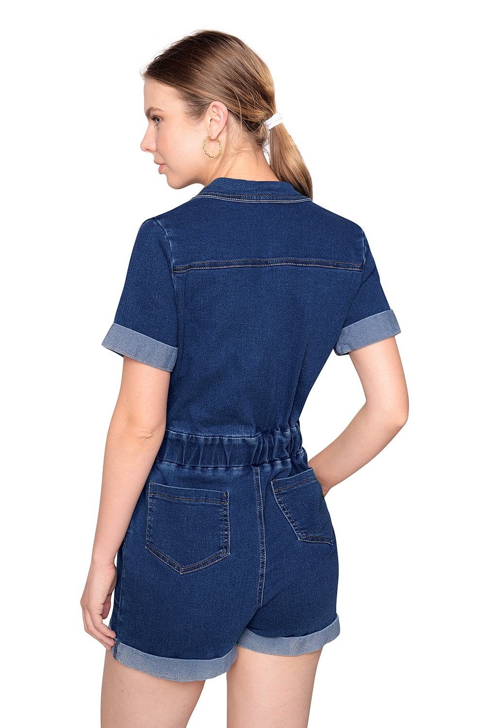 Jumper Shorts,Enterizo, Color Azul Medio, Mezclilla Super Stretch, Cuello Camisero, Botones Habilitados, Manga Corta, Dobles en Manga y Bastilla Decorativo, Elástico en Cintura