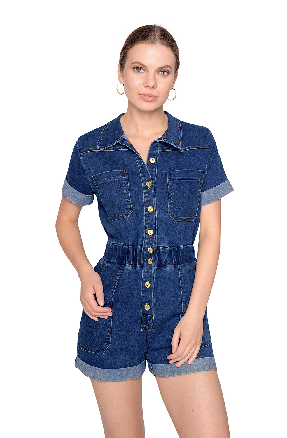 Jumper Shorts,Enterizo, Color Azul Medio, Mezclilla Super Stretch, Cuello Camisero, Botones Habilitados, Manga Corta, Dobles en Manga y Bastilla Decorativo, Elástico en Cintura