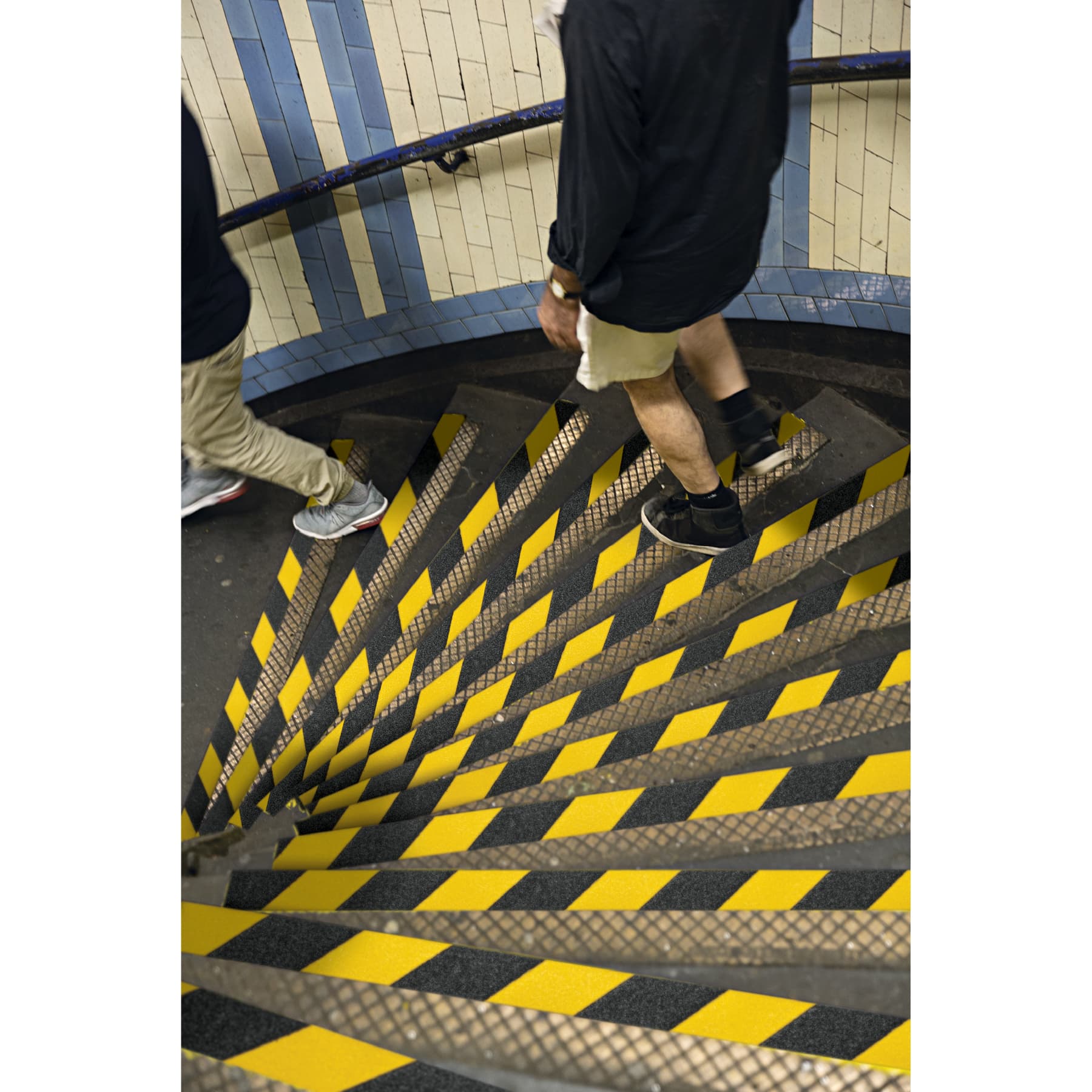 Cinta preventiva antiderrapante tipo lija para piso escaleras 2'' x 5 metros