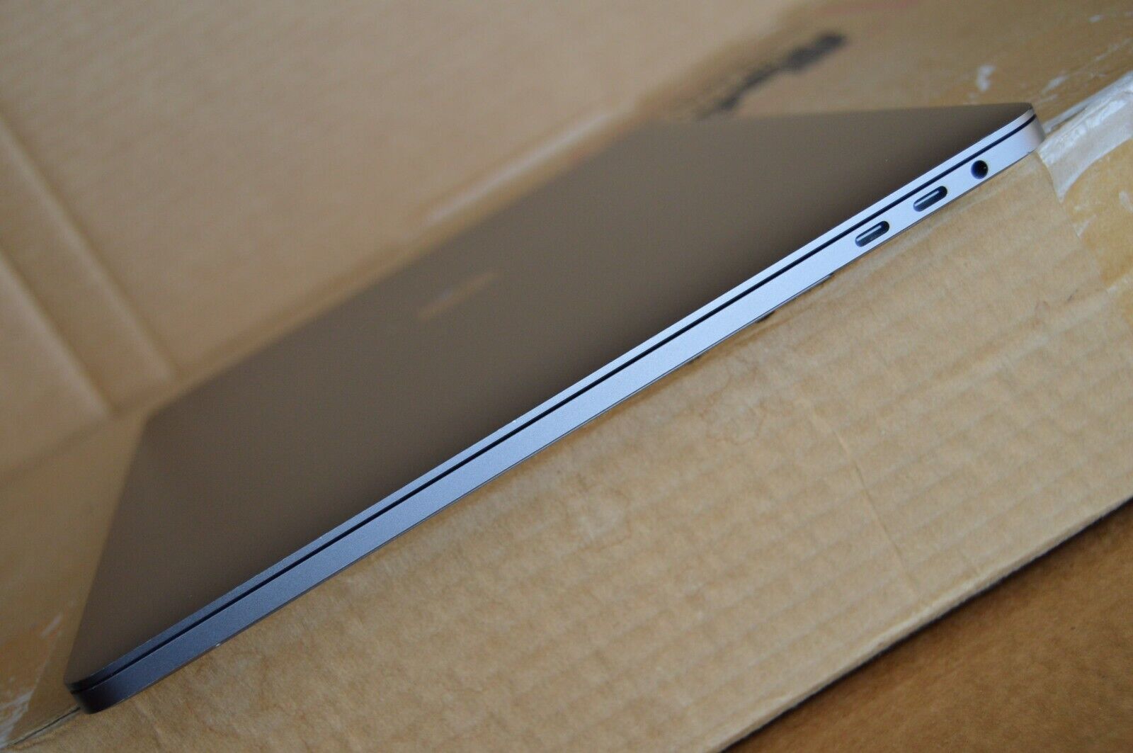 Macbook Pro 15 Retina A1707 Touchbar core  I7 16gb 512gb Intel Hd Reacondicionado por Apple grado AAA