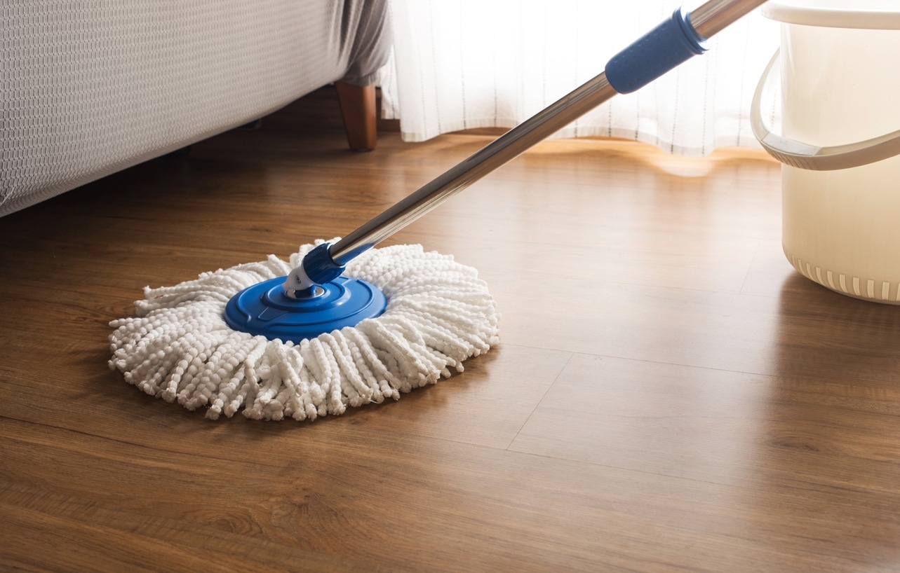 Cera Brilladora de pisos Laminados Vinilicos Marmol Granito 2L