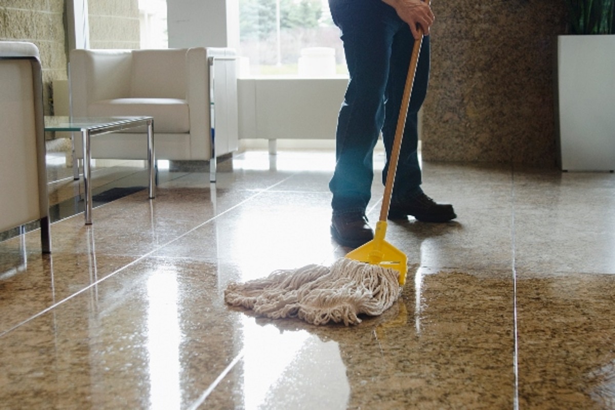 Cera Brilladora de pisos Laminados Vinilicos Marmol Granito 2L