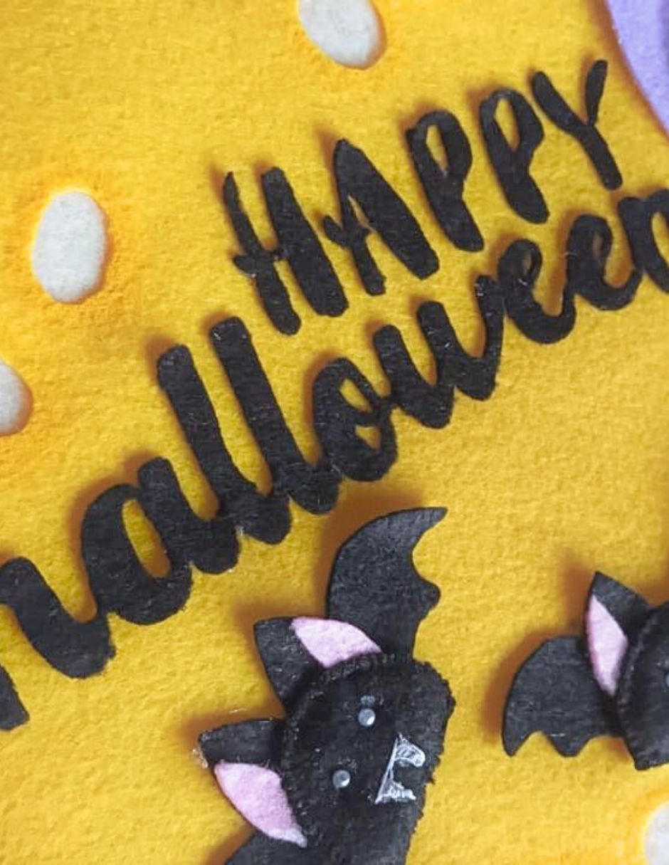 Halloween decoración puerta brujita en la luna.