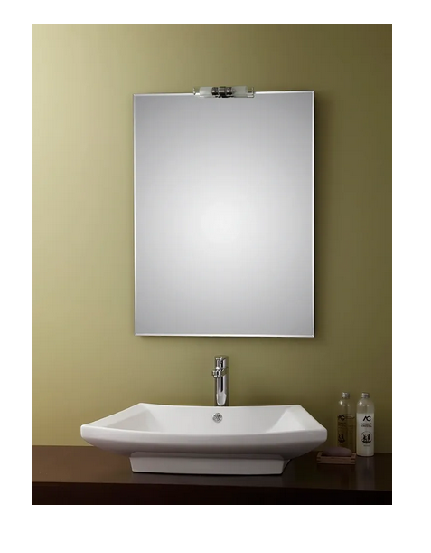 Espejo liso biselado,  medidas 100 x 70 cms (base por altura). Forma rectangular. 