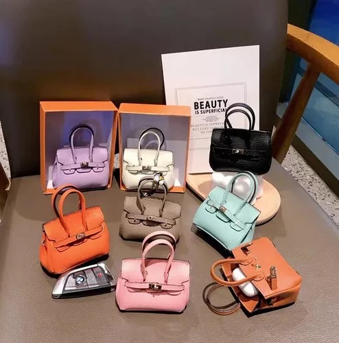 Funda  Negra Tipo Bolsa De Mujer Moda Protectora Compatible AirPods Generación 1 y 2.