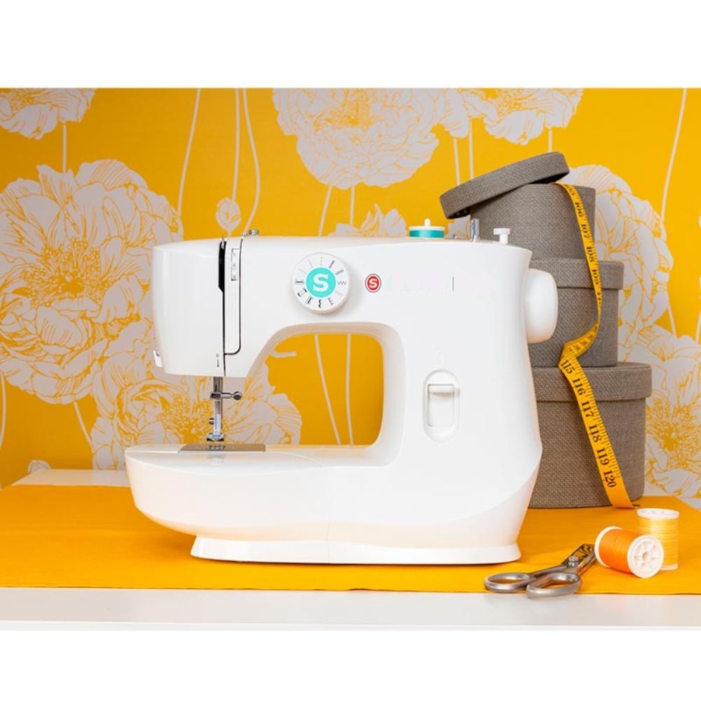 Maquina de coser m1505 marca singer.