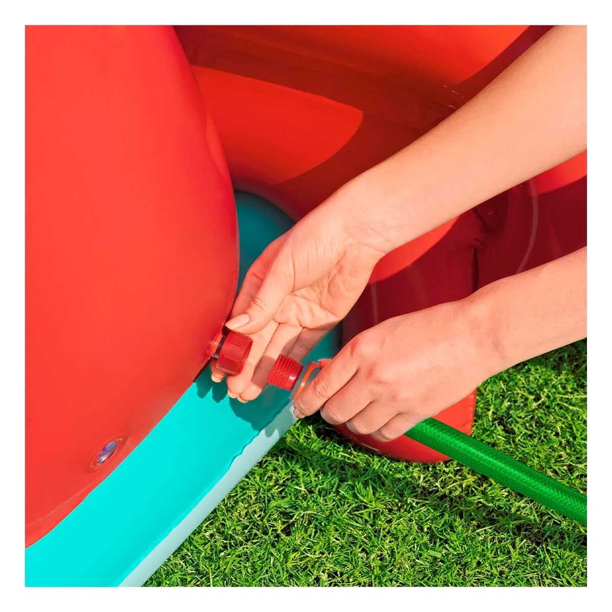 Centro de Juegos Acuático Sirenita Inflable con Aspersor y Resbaladilla Bestway.