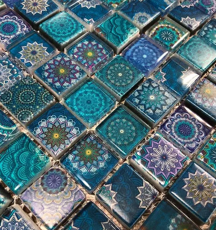 Malla o Mosaico Decorativo de vidrio ACA, medida 30 x 30 cms. (base por altura). Diseño en tonos azules. Caja de 5 piezas.