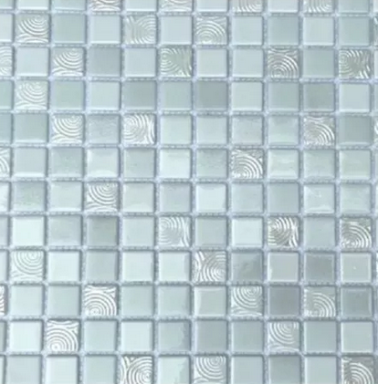 Malla o Mosaico Decorativo de vidrio MI, medida 30 x 30 cms. (base por altura). Diseño en tono blanco texturizado con detalles en relieve. Caja de 5 piezas..