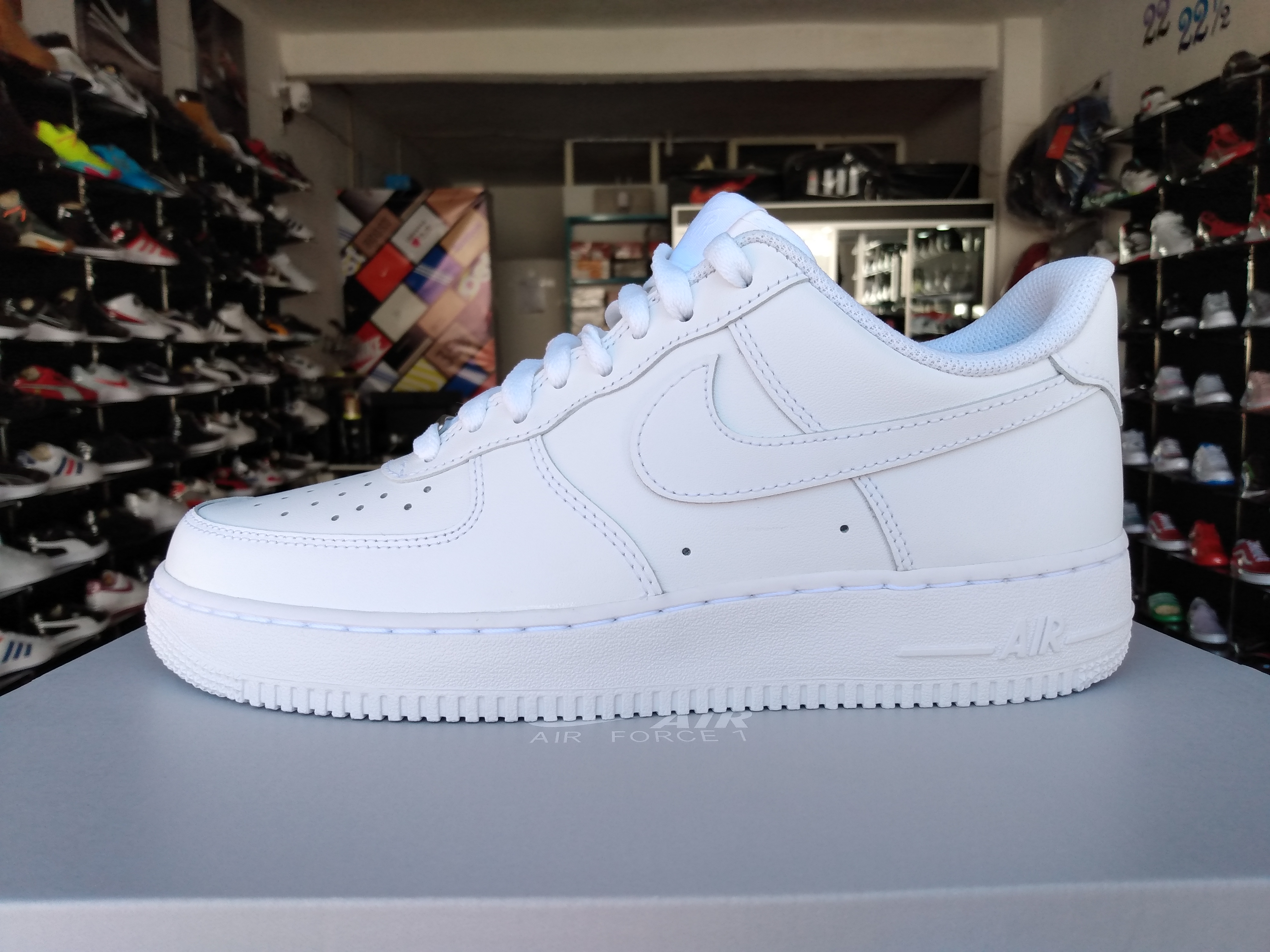 TENIS NIKE AIR FORCE 1 CLASICO PIEL BLANCO HOMBRE.