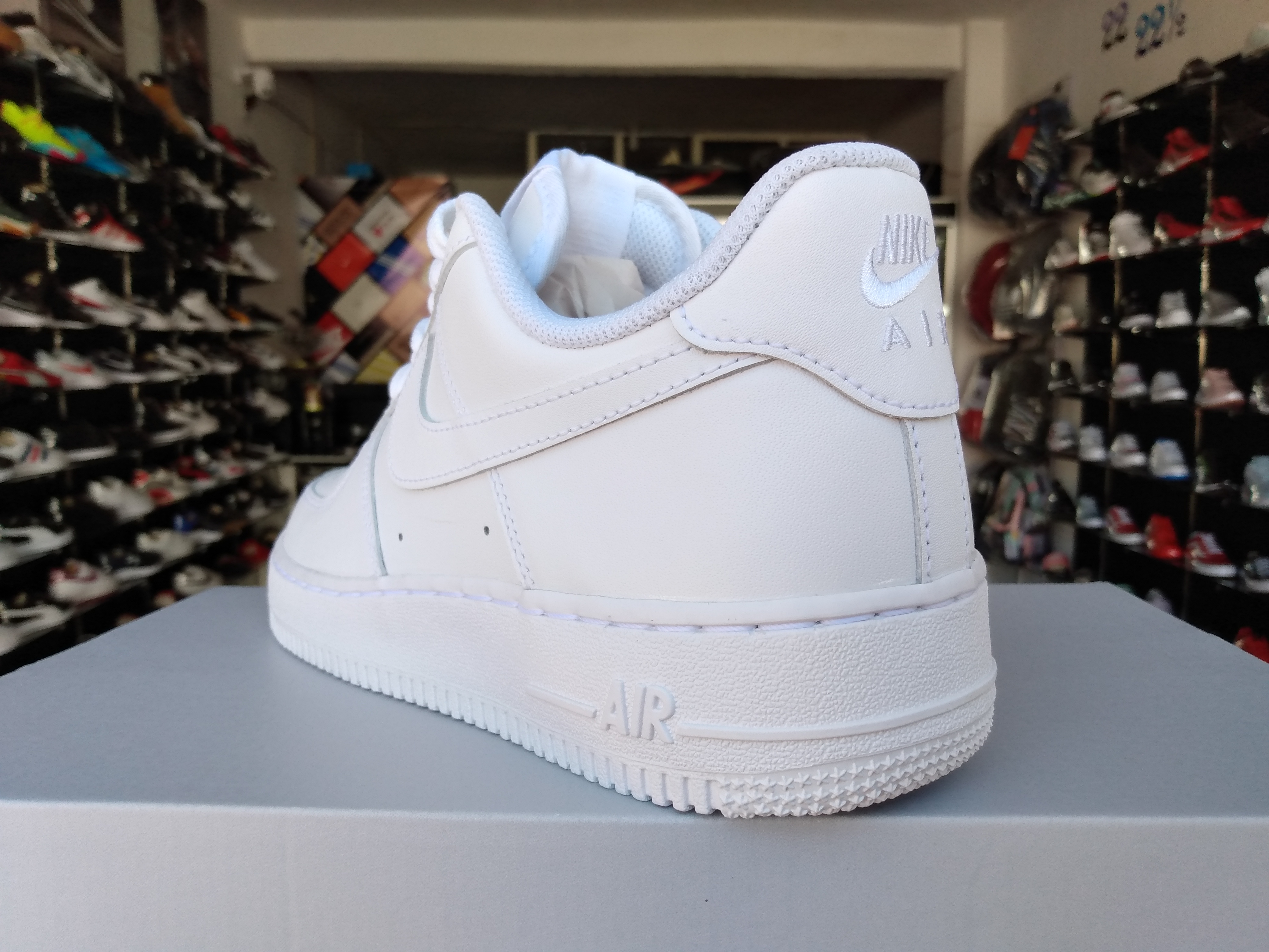 TENIS NIKE AIR FORCE 1 CLASICO PIEL BLANCO HOMBRE.