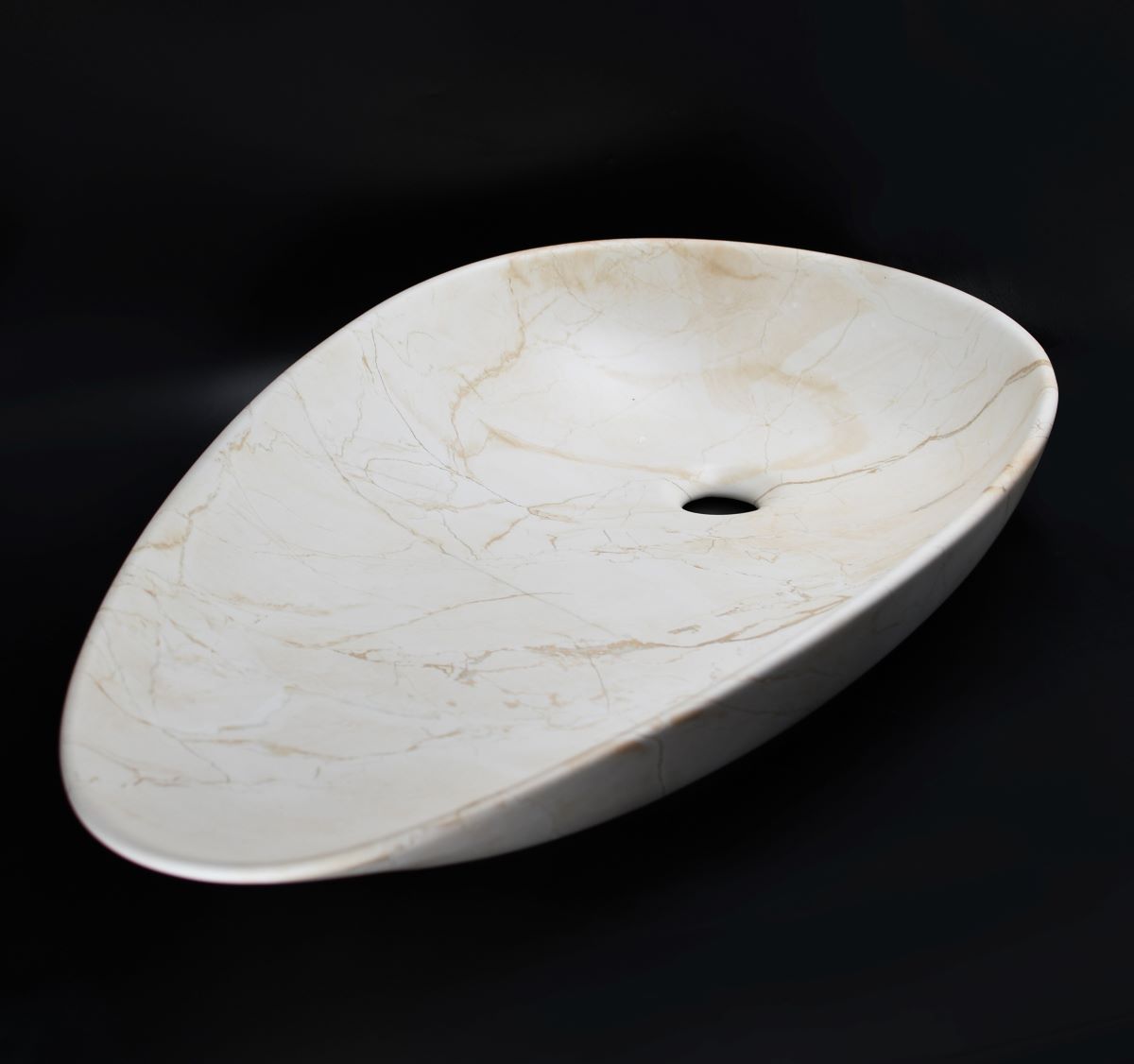 Lavabo Cerámico para Baño TE, acabado marmoleado en tono café. De sobreponer, con diseño europeo ideal para todo tipo de baños. Dimensiones 75.0 x 42.5 x 13.0 cms. (base x altura x profundidad)