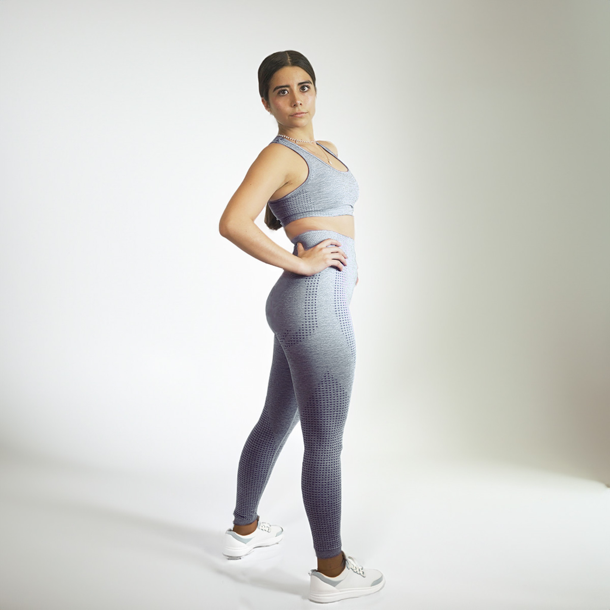 Conjunto deportivo Top más Leggings stretch color Gris Lo Quiero