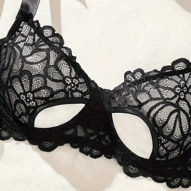 Conjunto De Lencería De Encaje Floral.