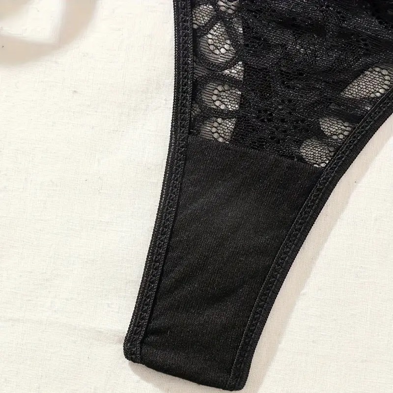 Conjunto De Lencería De Encaje Floral.