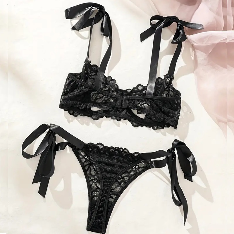 Conjunto De Lencería De Encaje Floral.