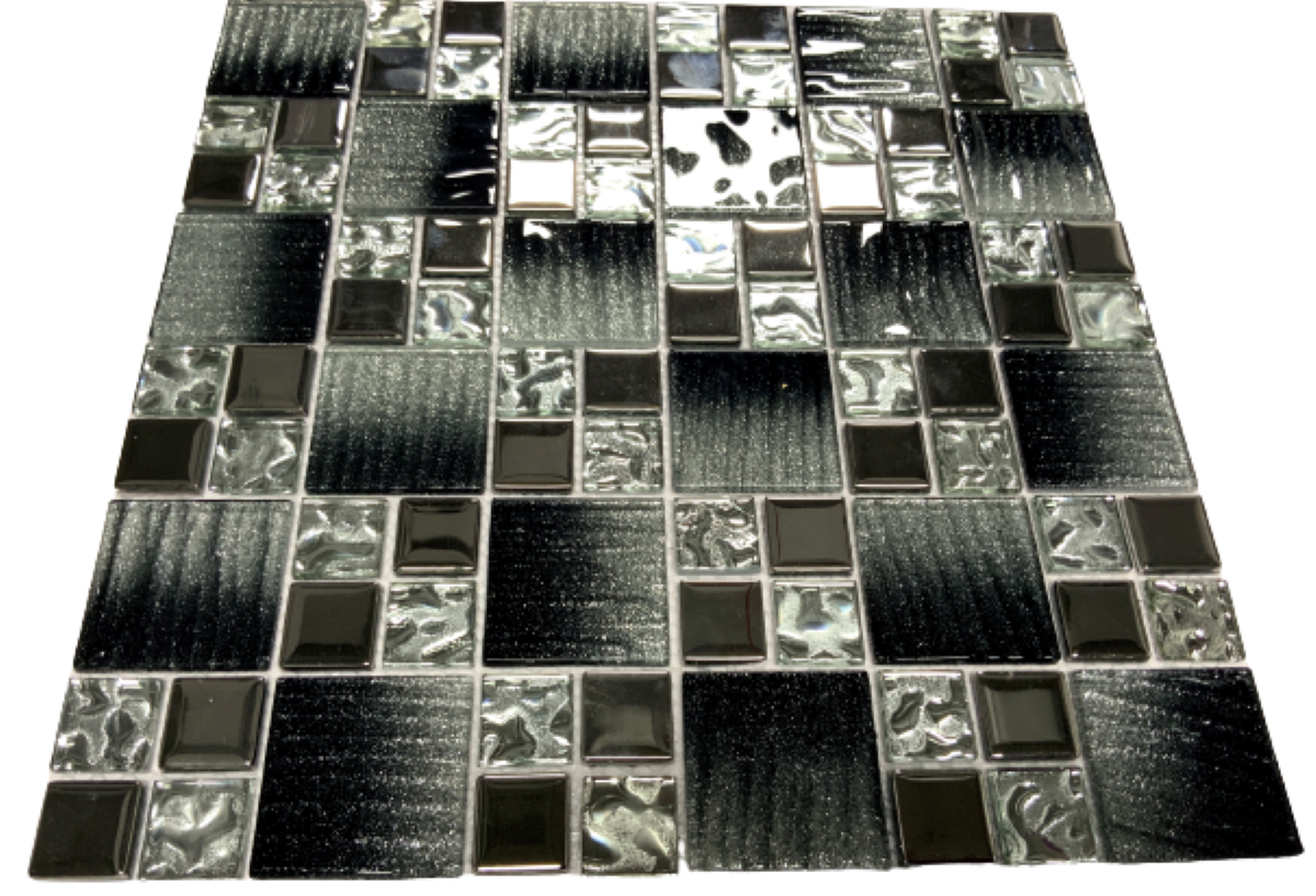 Malla o Mosaico Decorativo de vidrio TER, medida 30 x 30 cms. (base por altura). Diseño en tonos negro y plata con detalles en relieve. Caja de 5 piezas.