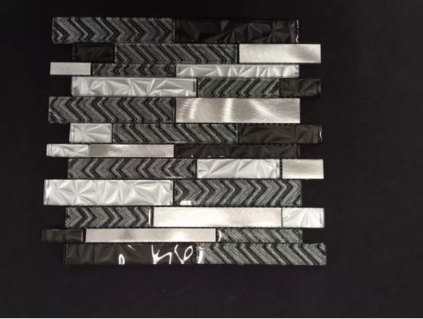 Malla o Mosaico Decorativo de vidrio NA, medida 30 x 30 cms. (base por altura). Diseño en tonos plata y gris con detalles en relieve. Caja de 5 piezas.