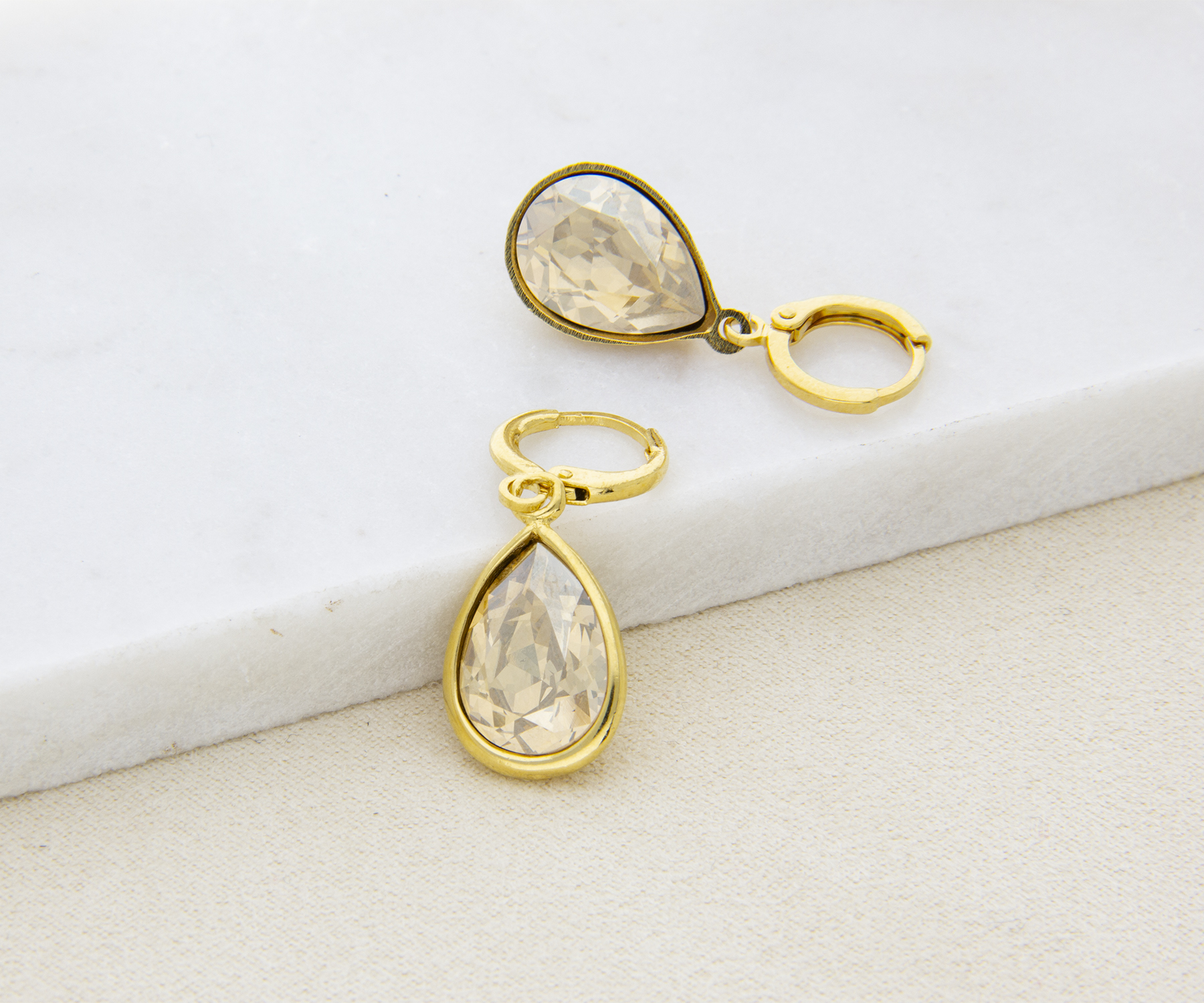 Arete Gota Baño de Oro 14K | Cristal Swarovski Golden