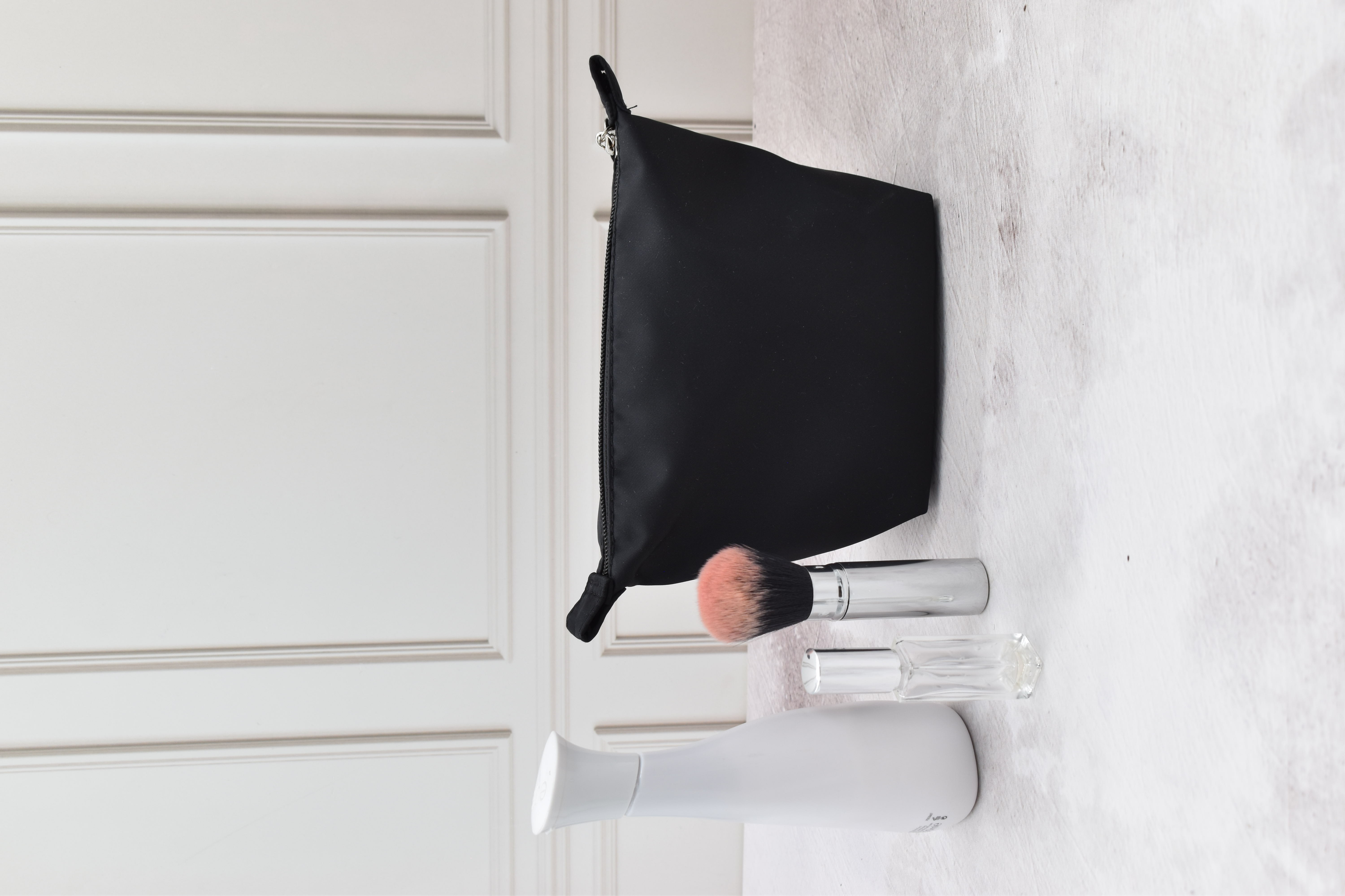 SAFIRIT, Cosmetiquera portátil de tela impermiable color negro