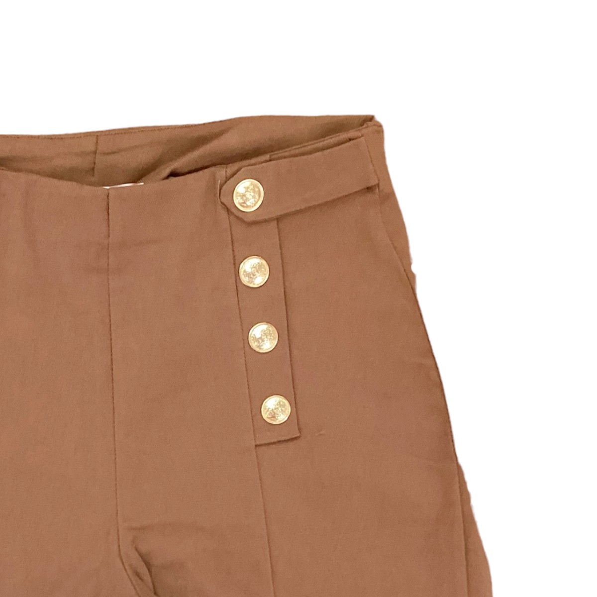 Short Elástico Con Botones Dorados Gabardina Largo