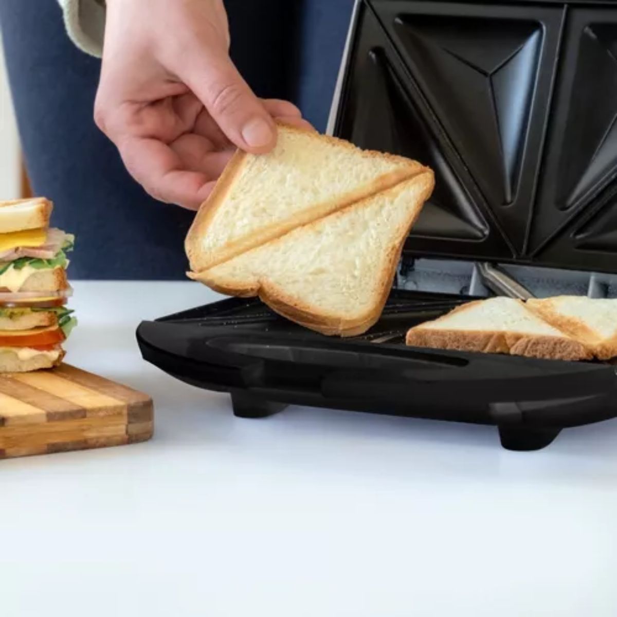 Sandwichera multifuncional 3 en 1 (Sandwichera, Waflera y Grill) Marca Supra.