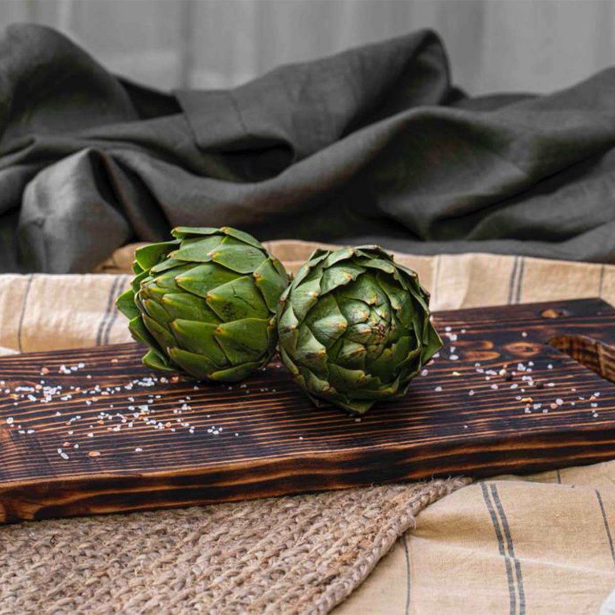 Tabla para picar de madera (pino) rectangular I tabla de quesos y charcuteria I tabla de decoración y corte para carne asados I hecho 100% a mano I LIVE V: 54 x 28 x 2.5.