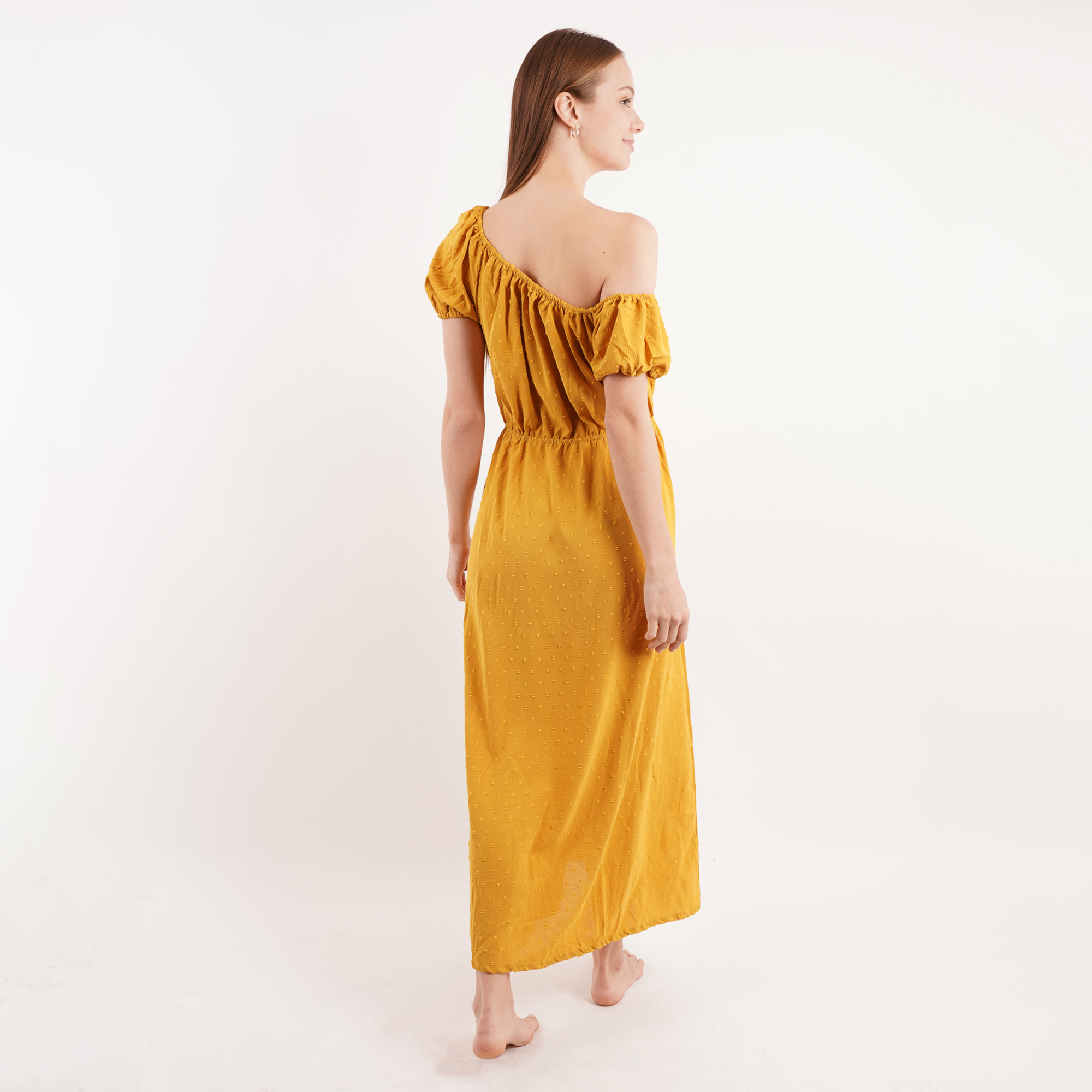 Vestido largo Primavera. Liso con pequeños bordados en serie. Resorte En Pecho. Manga corta. Fresco y cómodo mod. SR281.