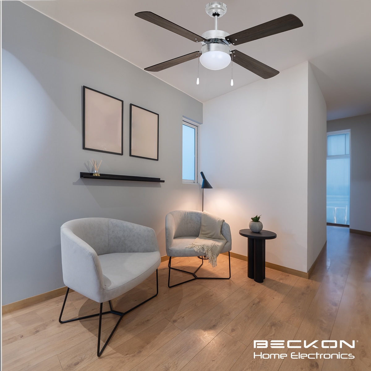Ventilador de techo moderno de 42 pulgadas 107cm 4 aspas acabado tipo madera Beckon.