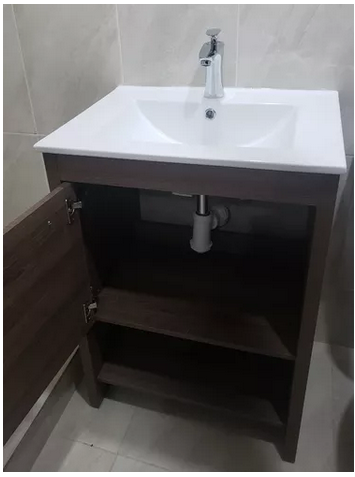 Set Mueble para baño a piso (Gabinete) MA60BR, con una puerta y entrepaño. El set incluye: lavabo de cerámica, espejo y monomando. Color Britannia