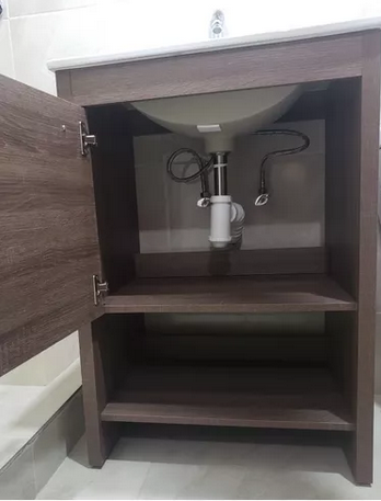 Set Mueble para baño a piso (Gabinete) MA60BR, con una puerta y entrepaño. El set incluye: lavabo de cerámica, espejo y monomando. Color Britannia