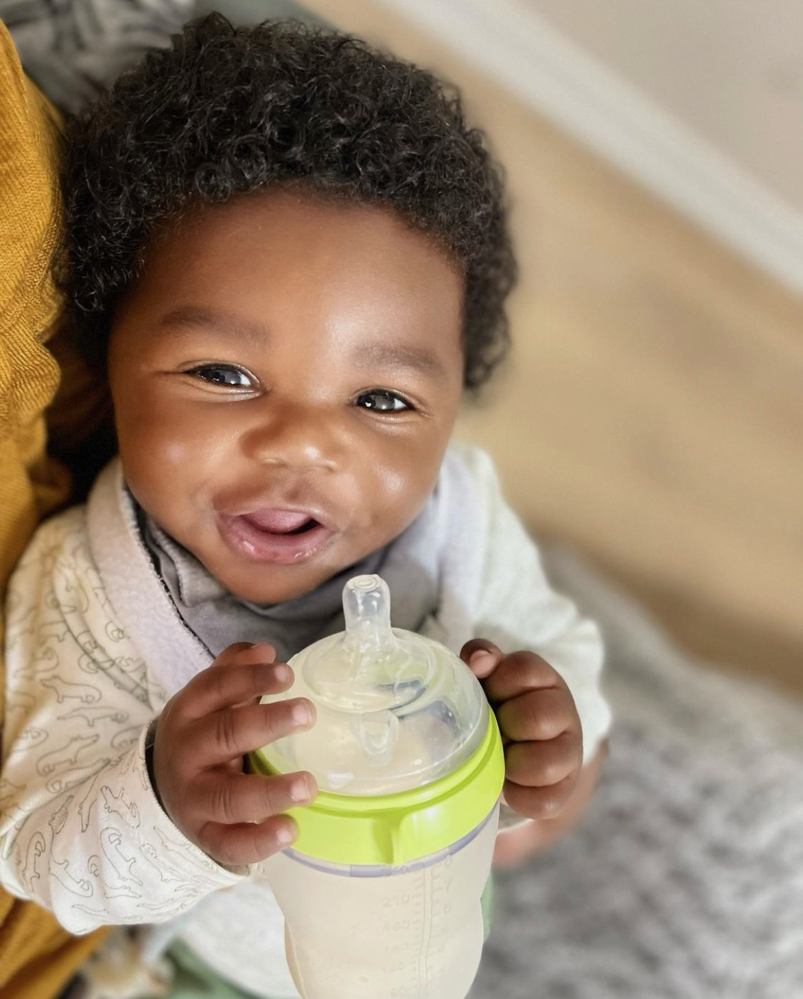 Bundle Comotomo, Pack de 4  Biberón Tacto Natural y 6 Tetinas, Verde