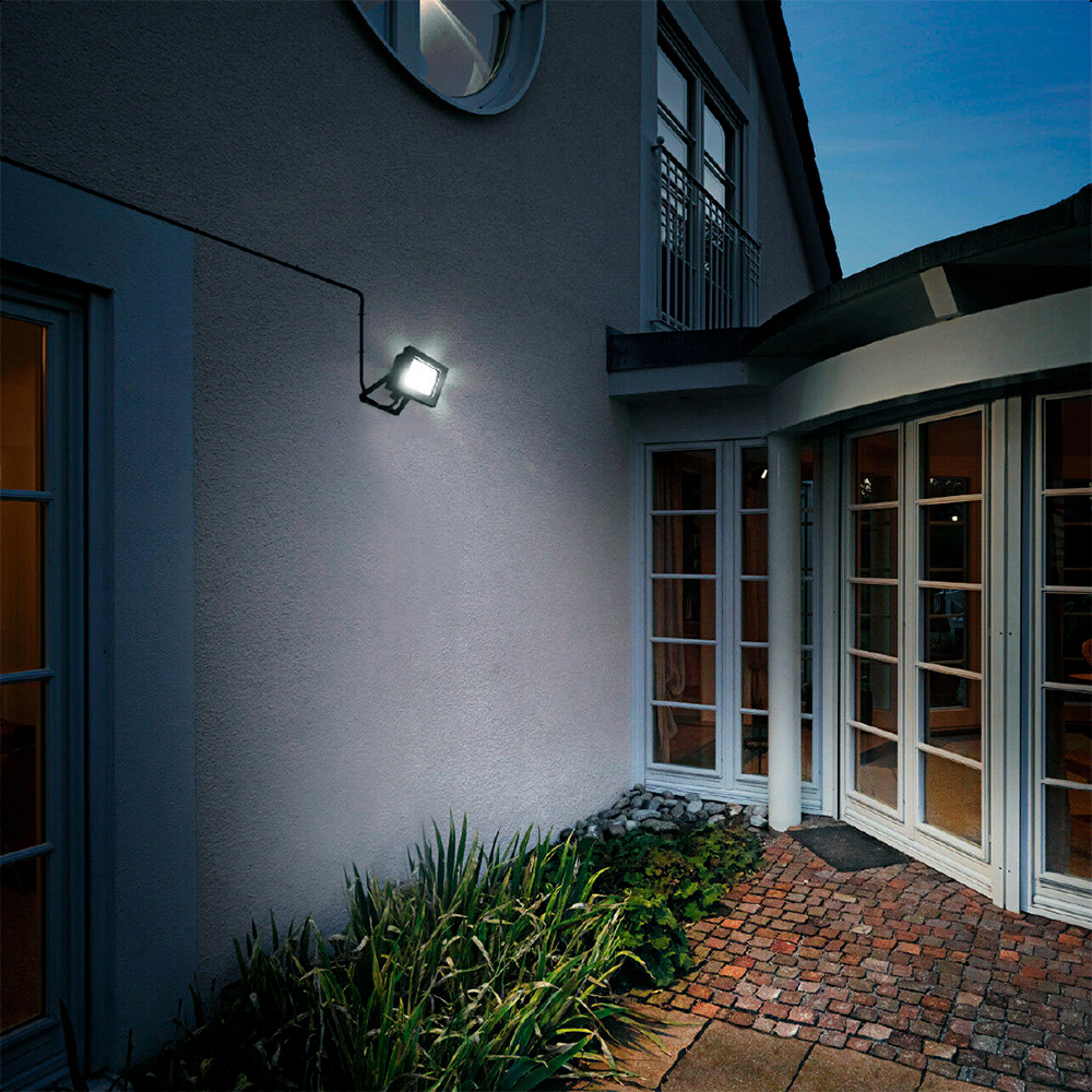 ICON Reflector LED 30W Ilumina 330 lm/w, Luz Neutra, Certificación IP65 para Interiores y Exteriores