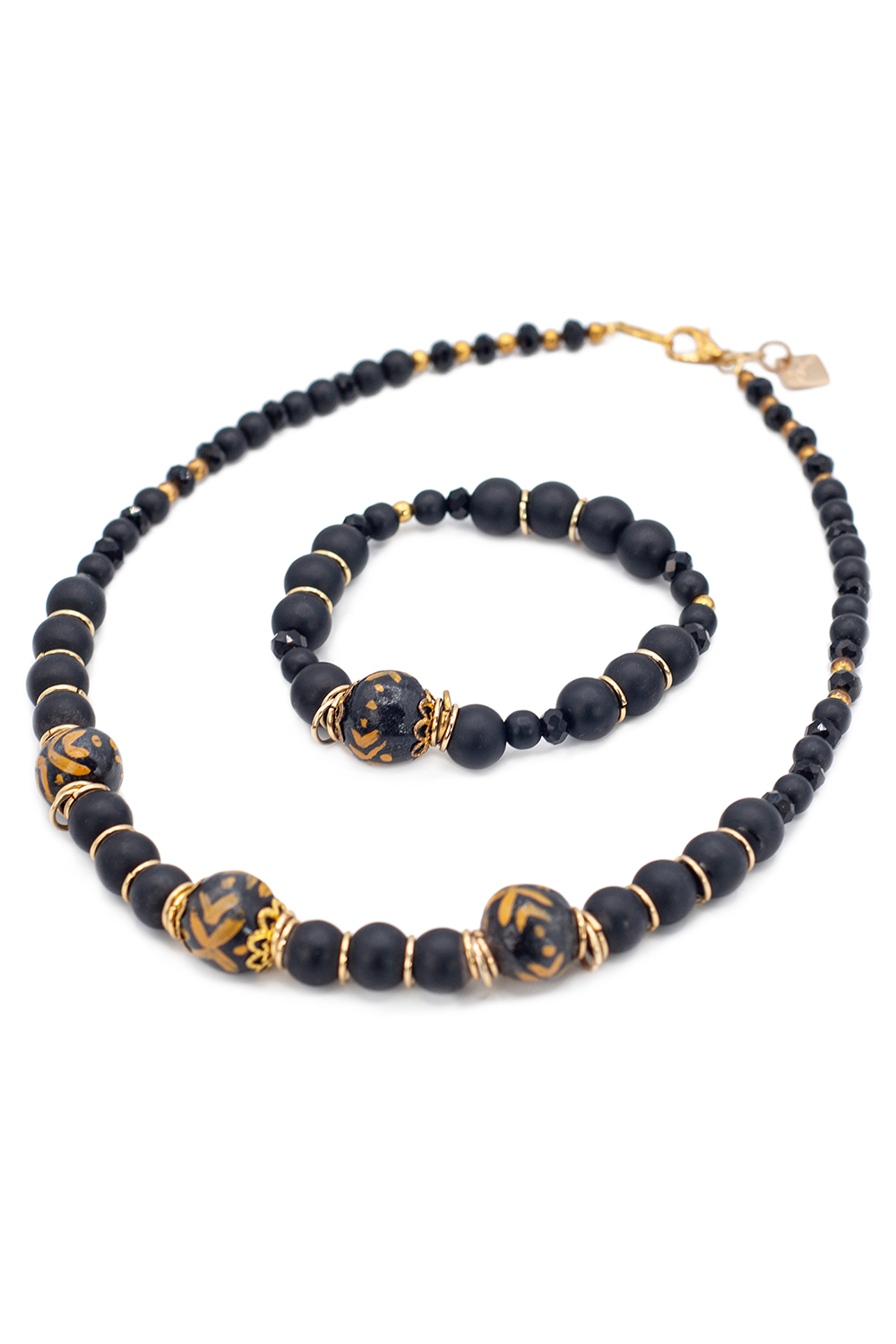 Collar artesanal A ÁNGELOZANO, barro negro, pulsera y aretes.