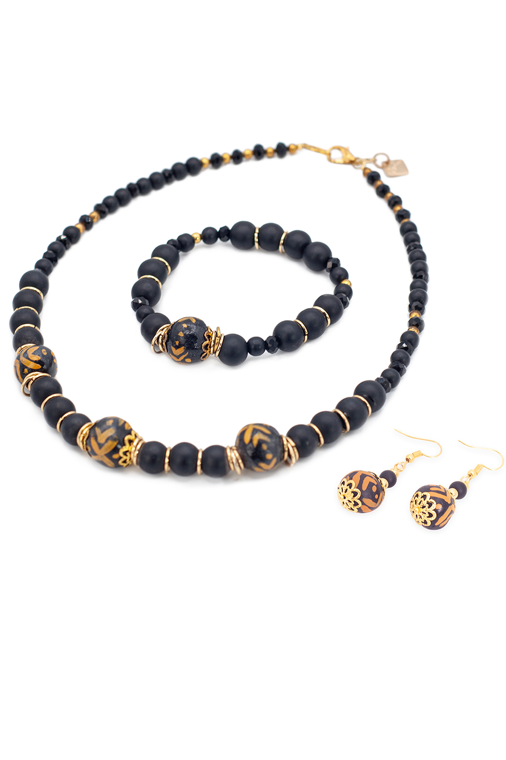 Collar artesanal A ÁNGELOZANO, barro negro, pulsera y aretes.
