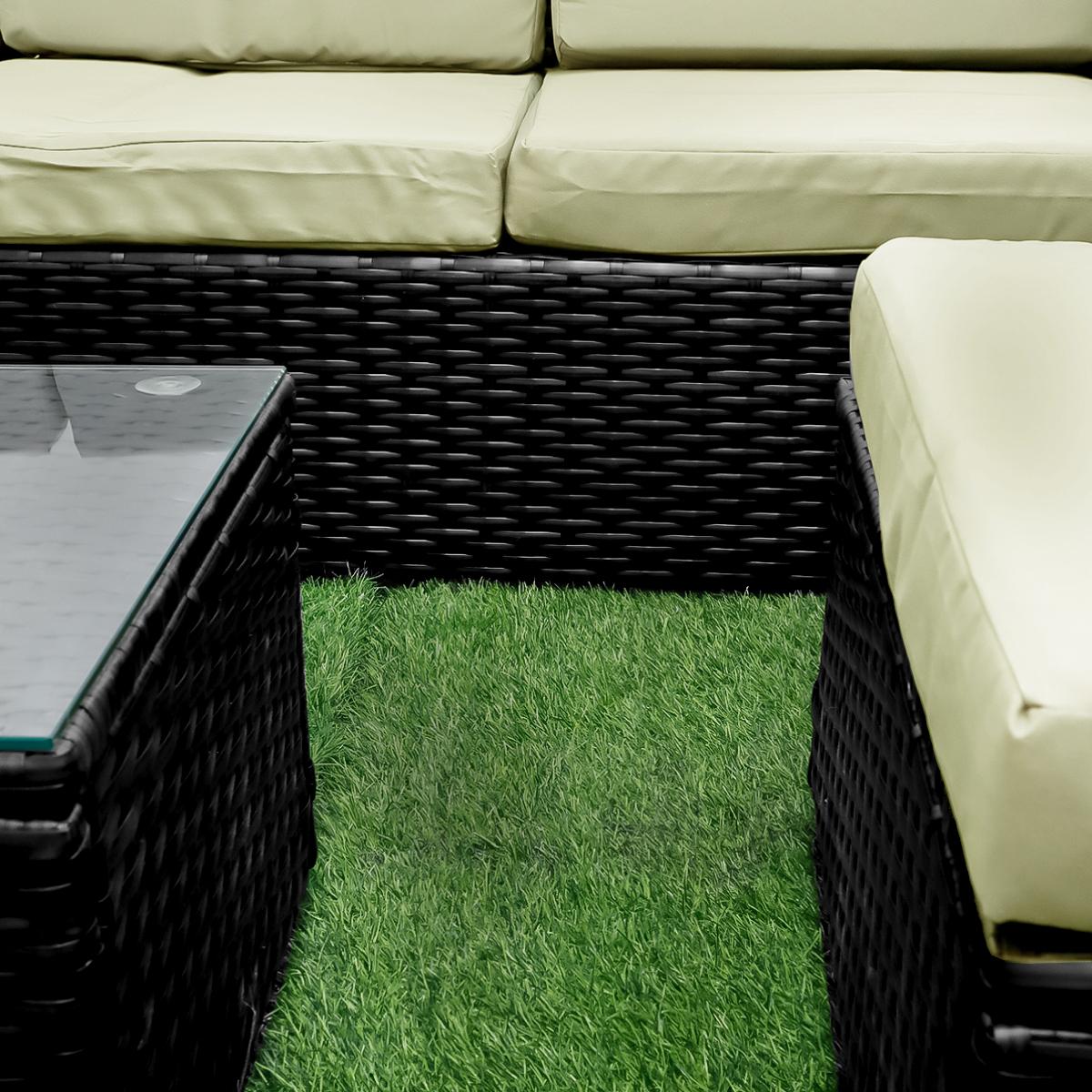 Ilios Innova Juego de Sala para jardín esquinera fabricada en mimbre sintético color negro incluye 2 sofás para exterior con cojines impermeables y 1 mesa centro de cristal templado