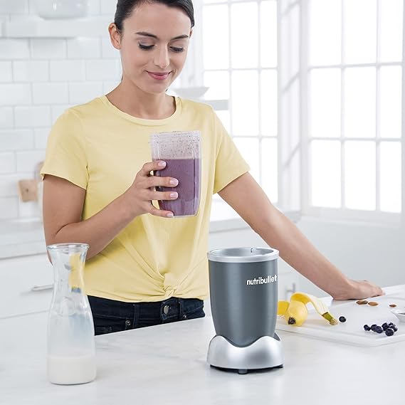 Nutribullet Licuadora personal para batidos, batidos, preparación de alimentos y mezcla congelada, 24 onzas, 600 W, gris, (NBR-0601).