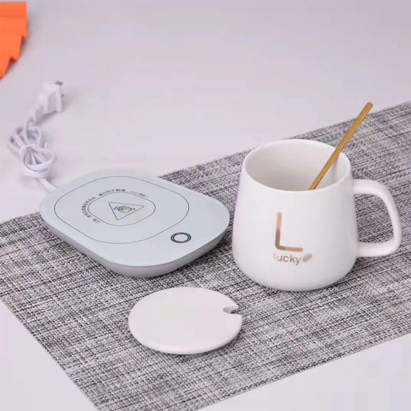 Taza De Cerámica Con Calentador Eléctrico Y Cuchara.