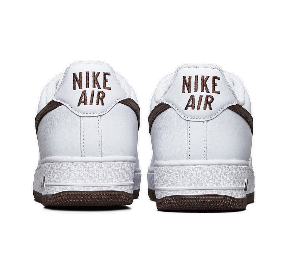 Tenis Nike Air Force 1 Low Retro Color of the year blanco/chocolate hombre.